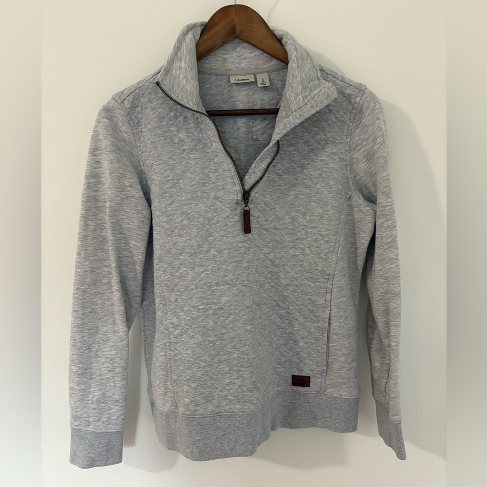 LLBean Women’s Quilted Quarterzip pullover in light gray with front pouch pocket